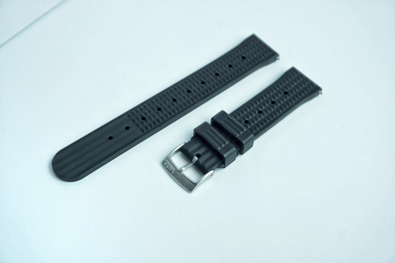 Black (4663895916631)